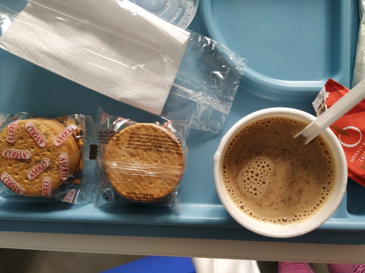 Kawa i ciastka - szpitalna dieta śniadaniowa